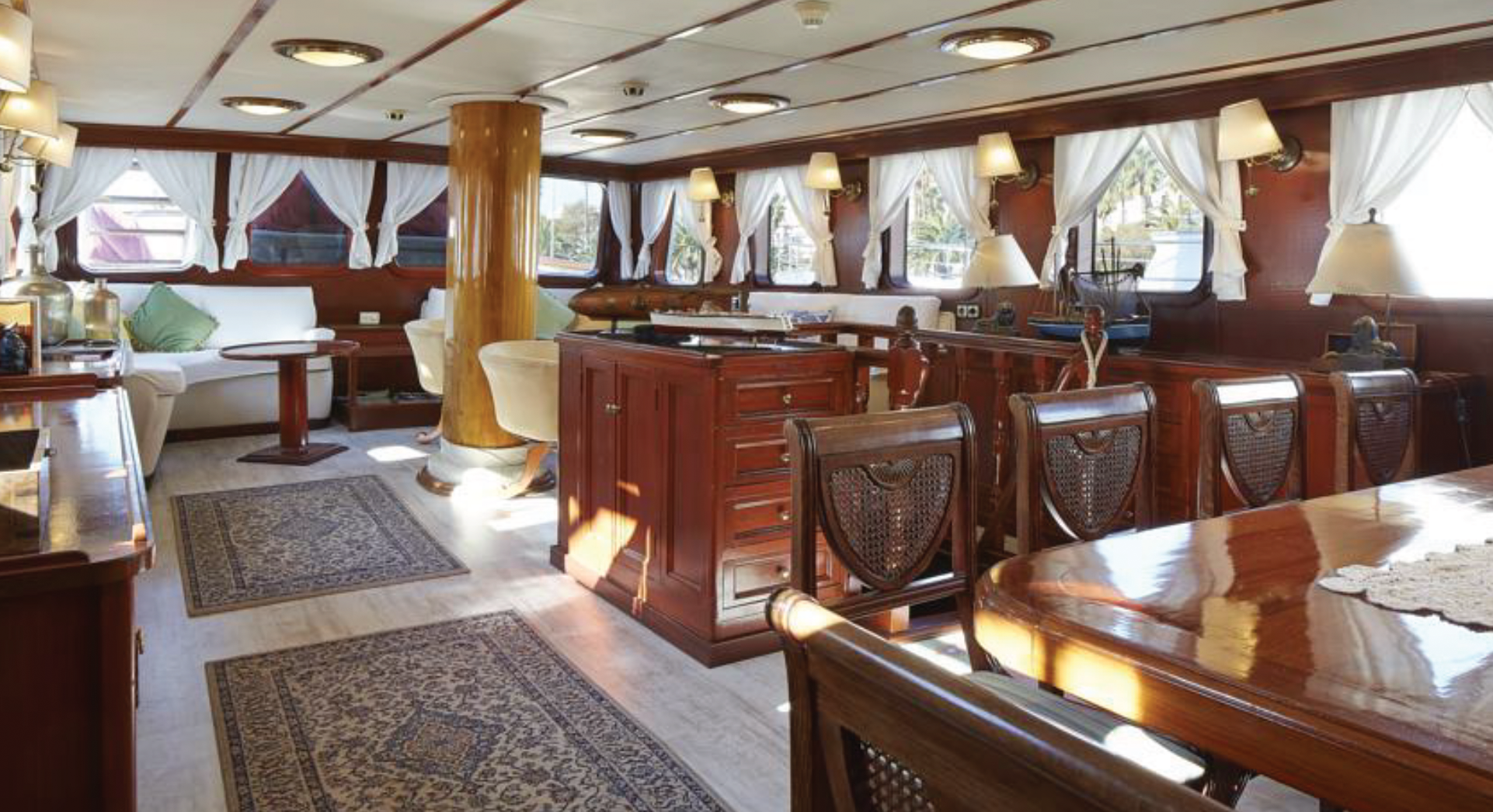 Candid cruise interior